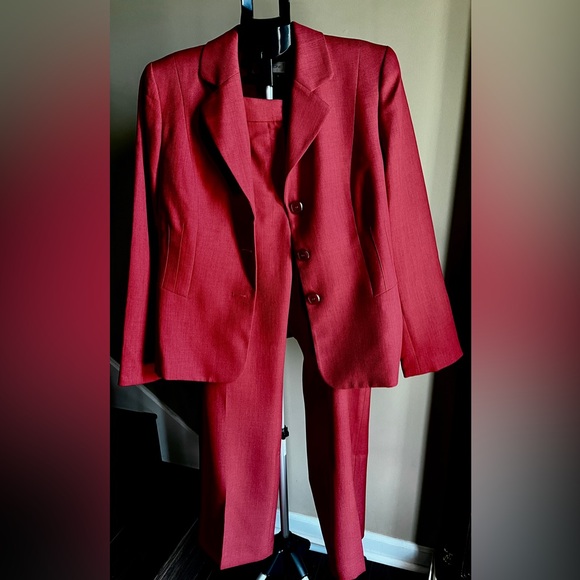 Evan Picone Vibrant Red Pantsuit - Picture 2 of 5